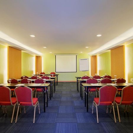 Ibis Budget Semarang Tendean Екстериор снимка