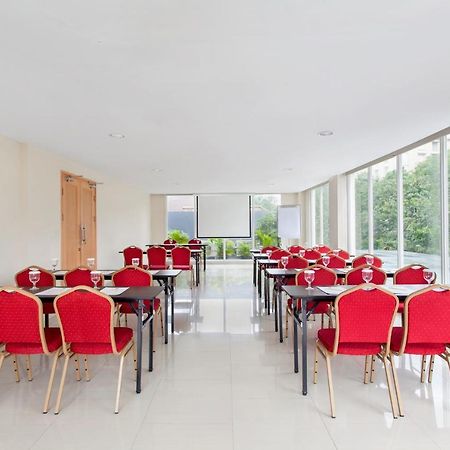 Ibis Budget Semarang Tendean Екстериор снимка