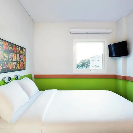Ibis Budget Semarang Tendean Екстериор снимка