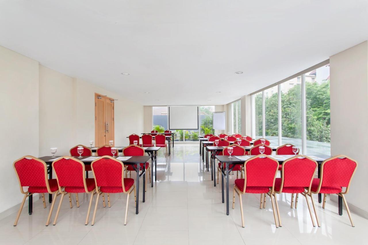 Ibis Budget Semarang Tendean Екстериор снимка