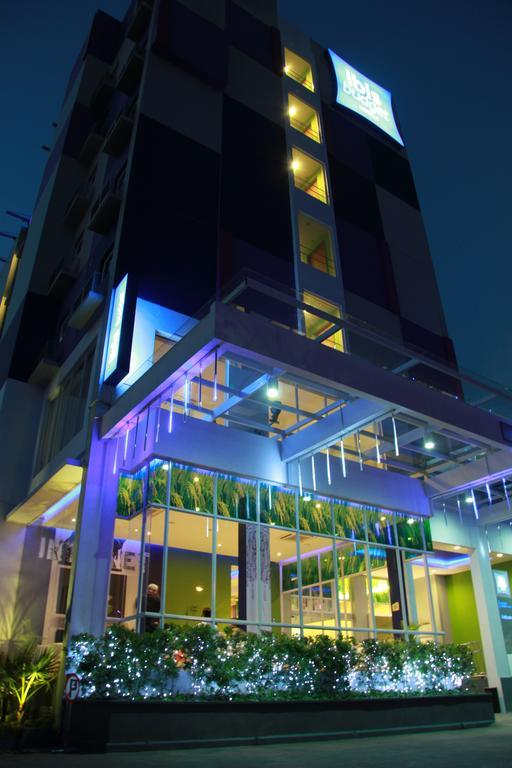 Ibis Budget Semarang Tendean Екстериор снимка