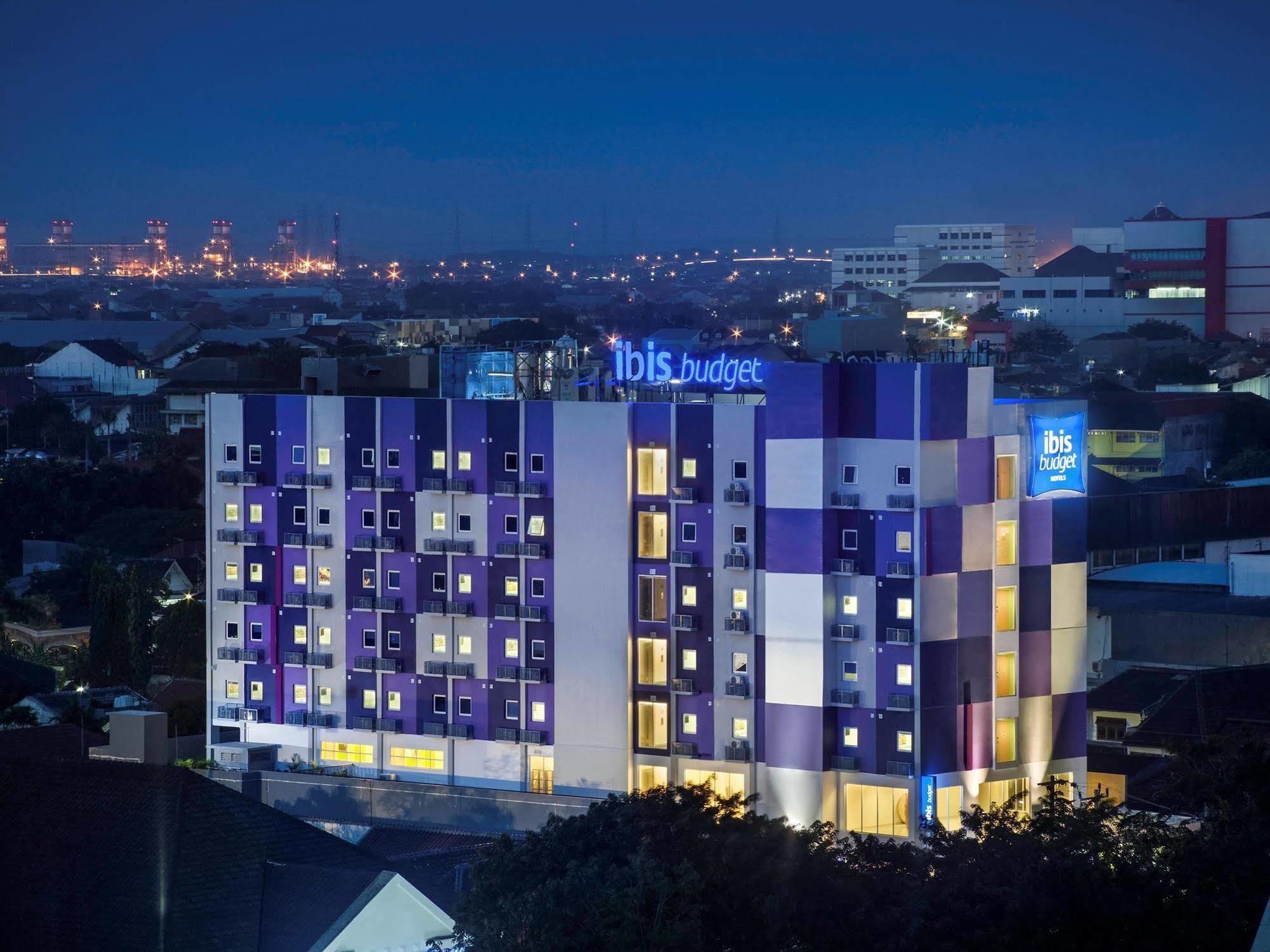 Ibis Budget Semarang Tendean Екстериор снимка