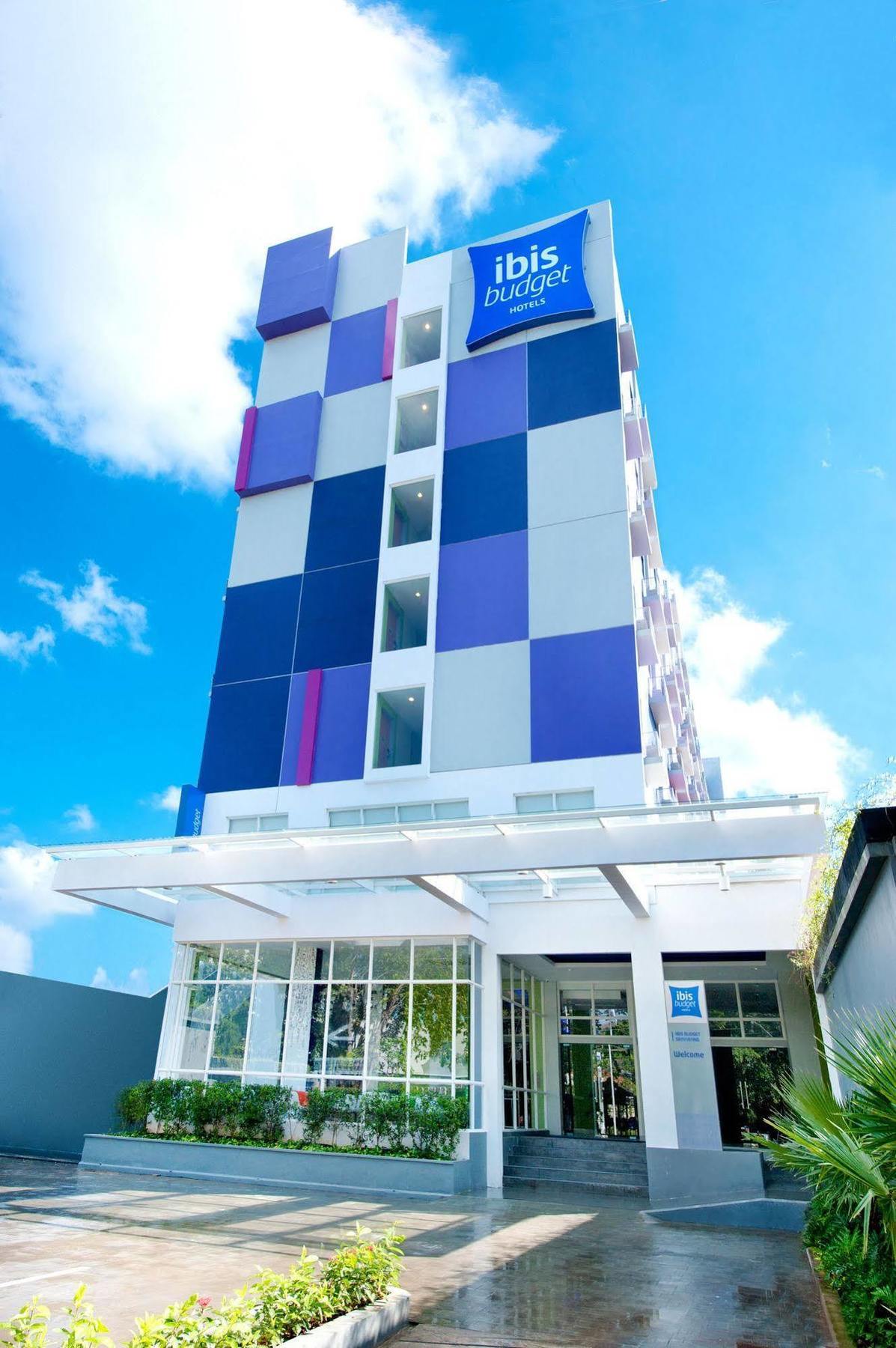 Ibis Budget Semarang Tendean Екстериор снимка