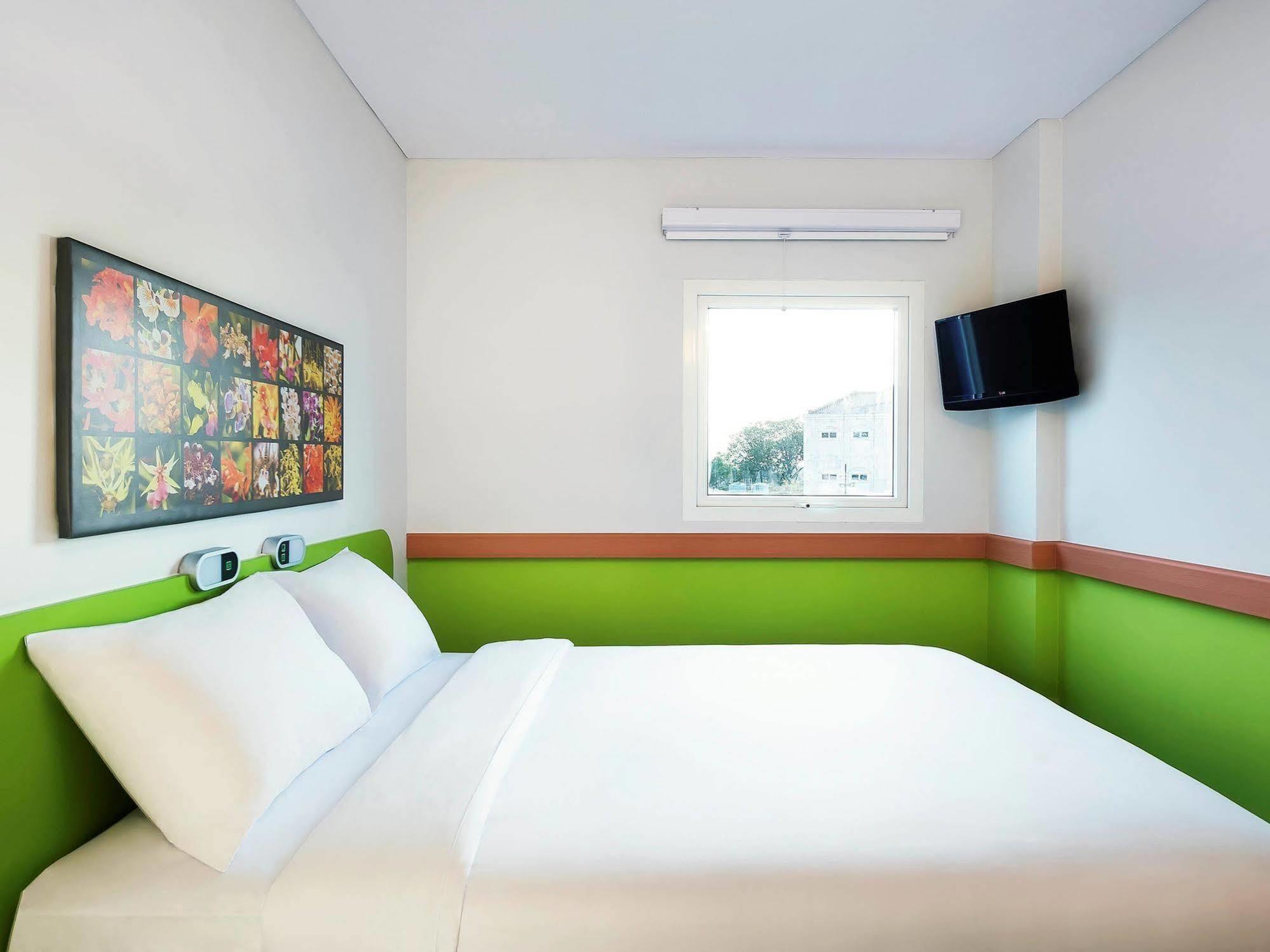 Ibis Budget Semarang Tendean Екстериор снимка