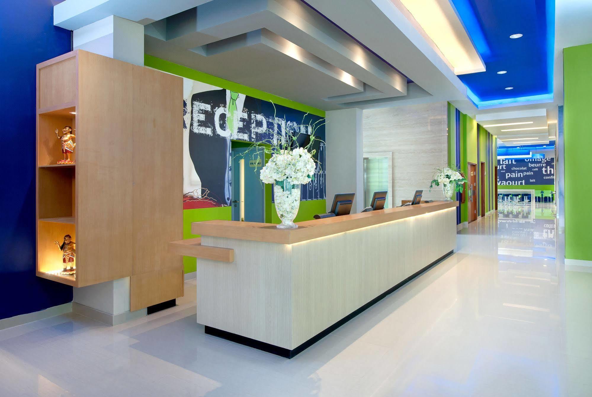 Ibis Budget Semarang Tendean Екстериор снимка
