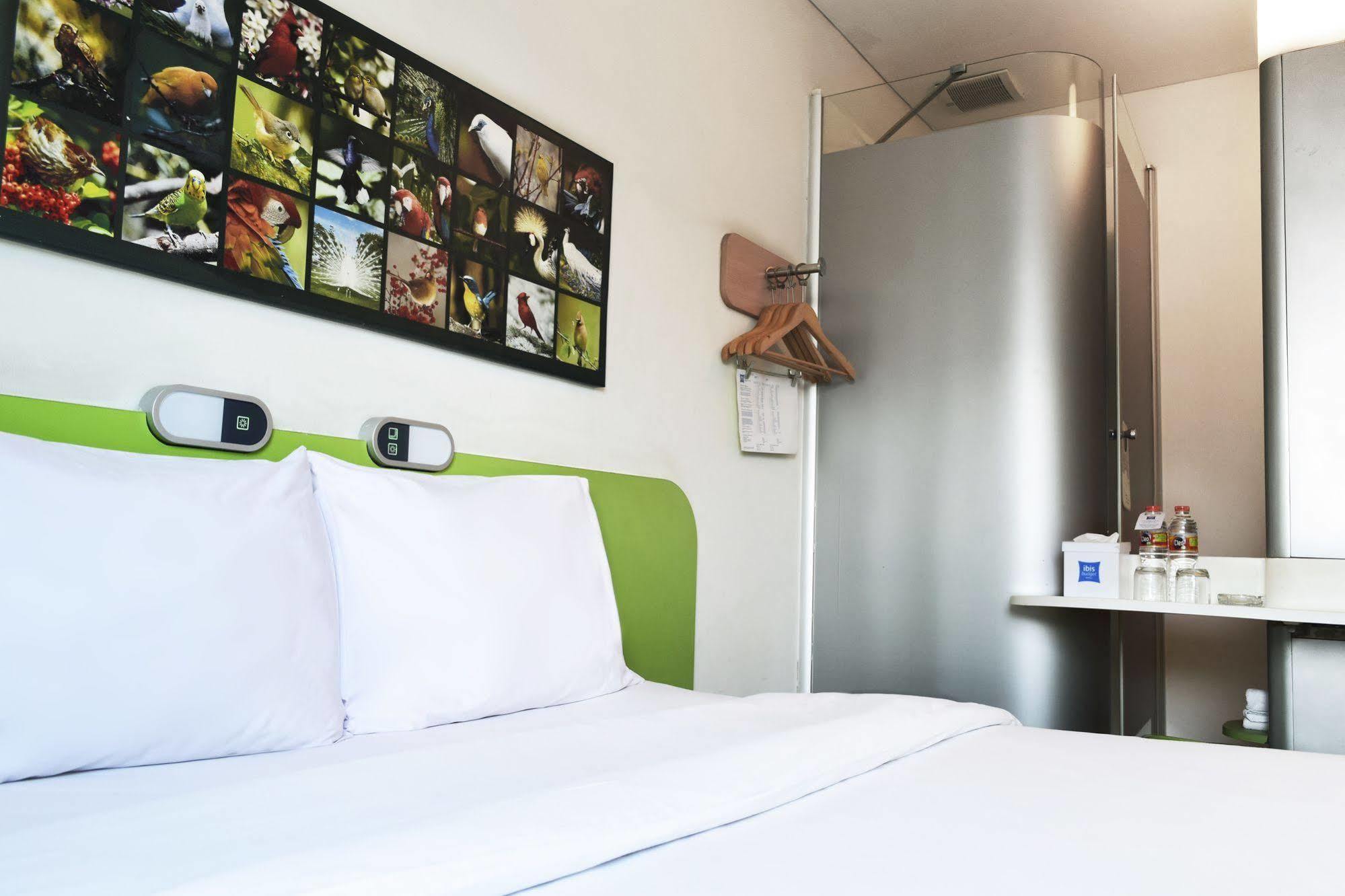 Ibis Budget Semarang Tendean Екстериор снимка