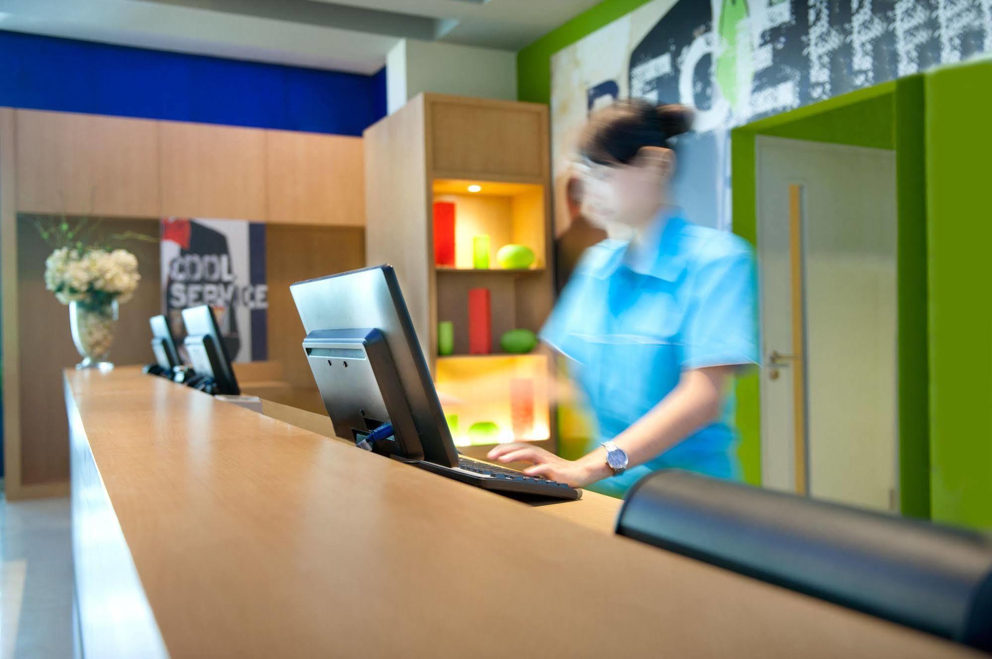 Ibis Budget Semarang Tendean Екстериор снимка
