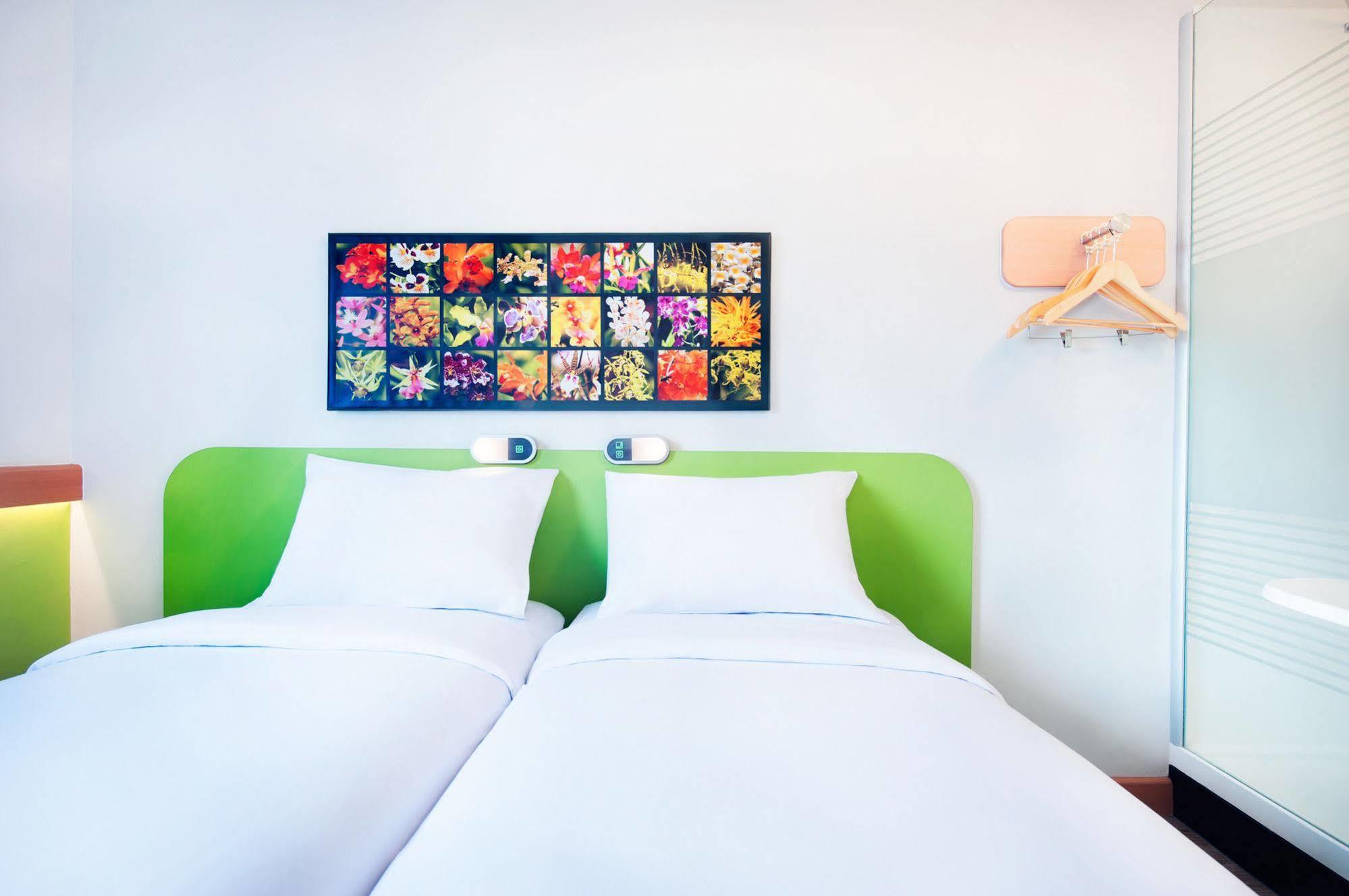 Ibis Budget Semarang Tendean Екстериор снимка