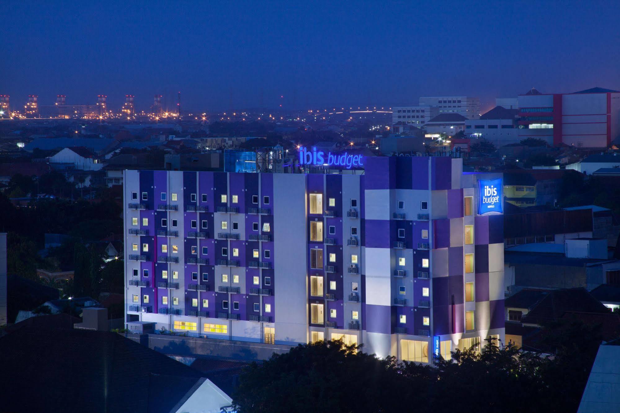 Ibis Budget Semarang Tendean Екстериор снимка
